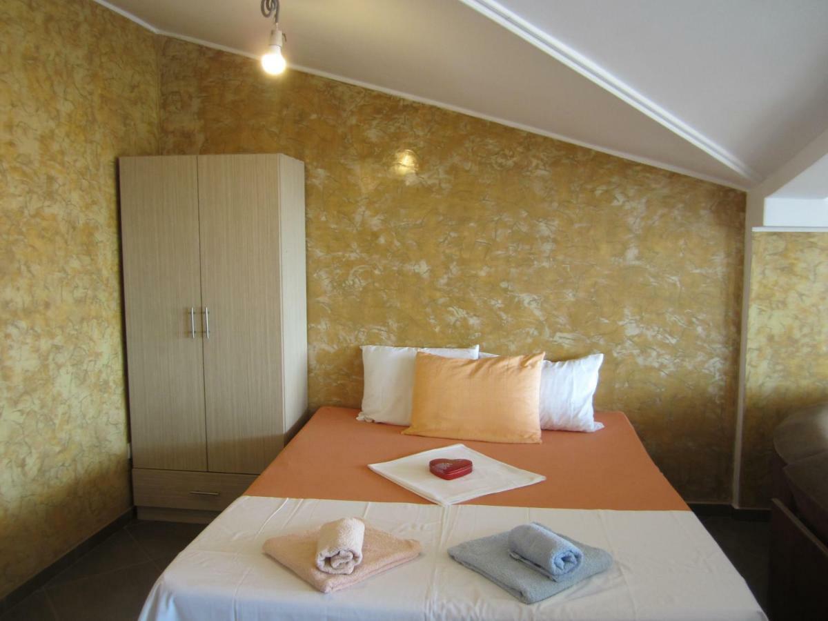 Apartmani Neda Bane Petrovac Exterior foto
